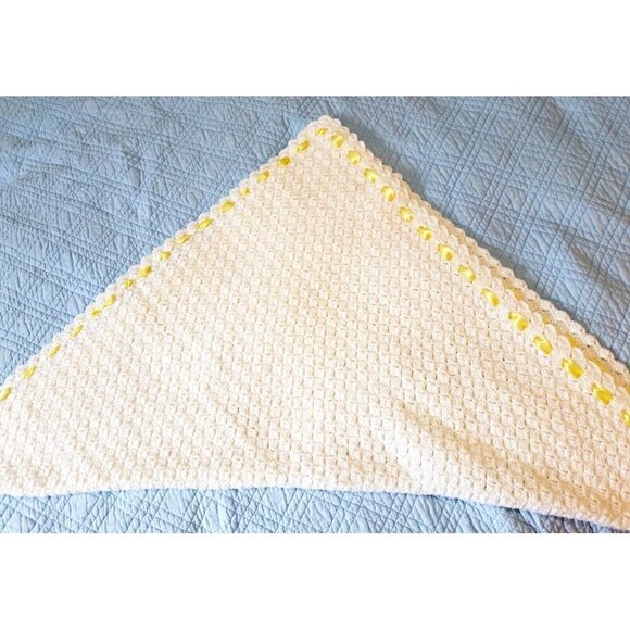 Hand Crocheted Pearlized White Baby Blanket Yellow Ribbon Trim - Picture 4 of 5